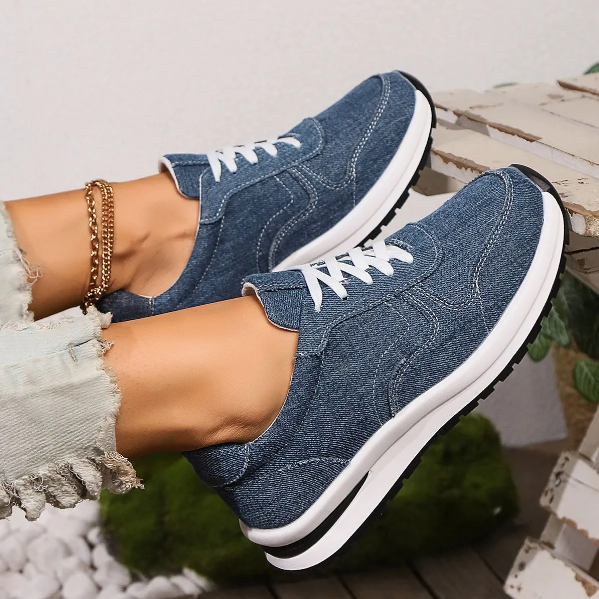 Lace Up Canvas Athletic