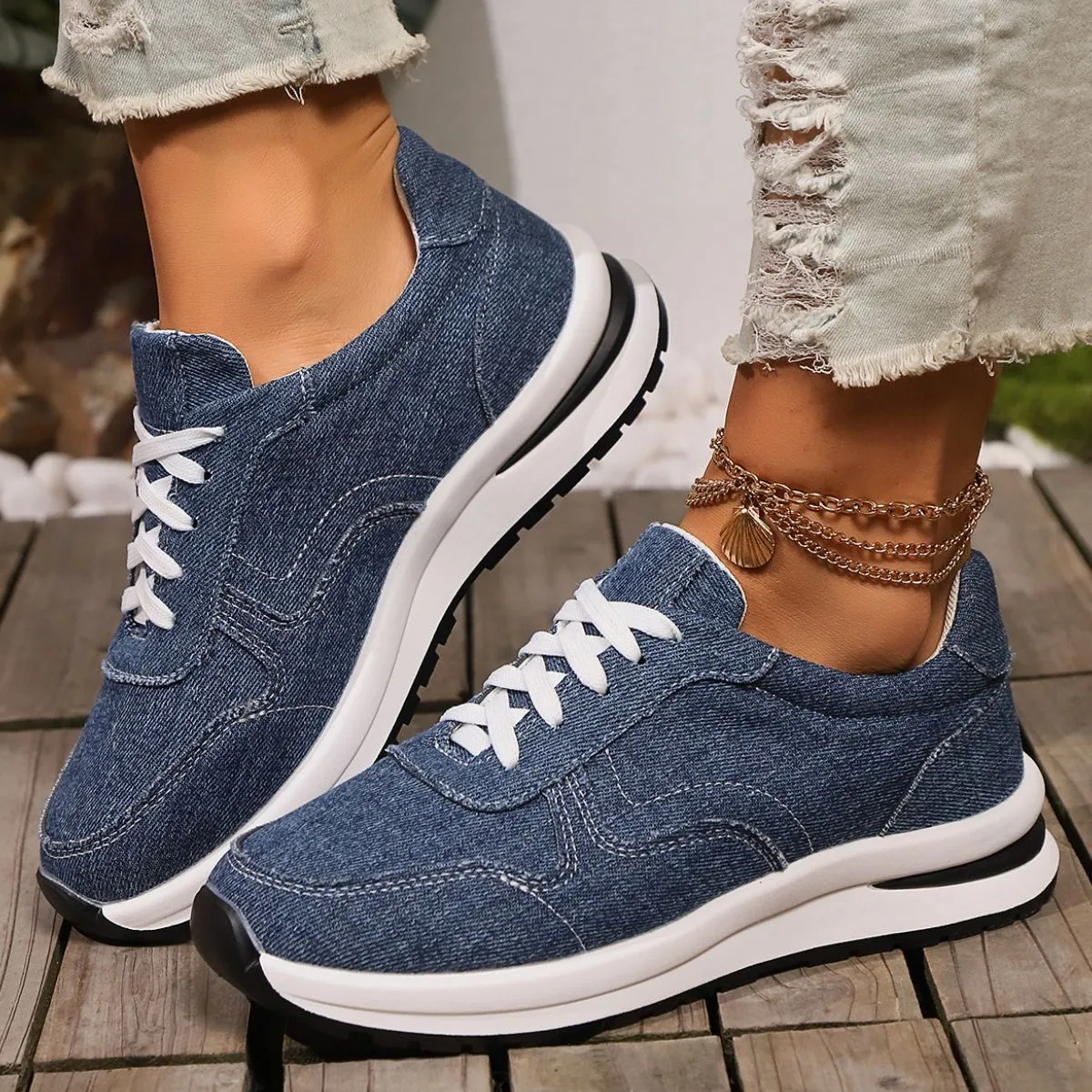 Lace Up Canvas Athletic