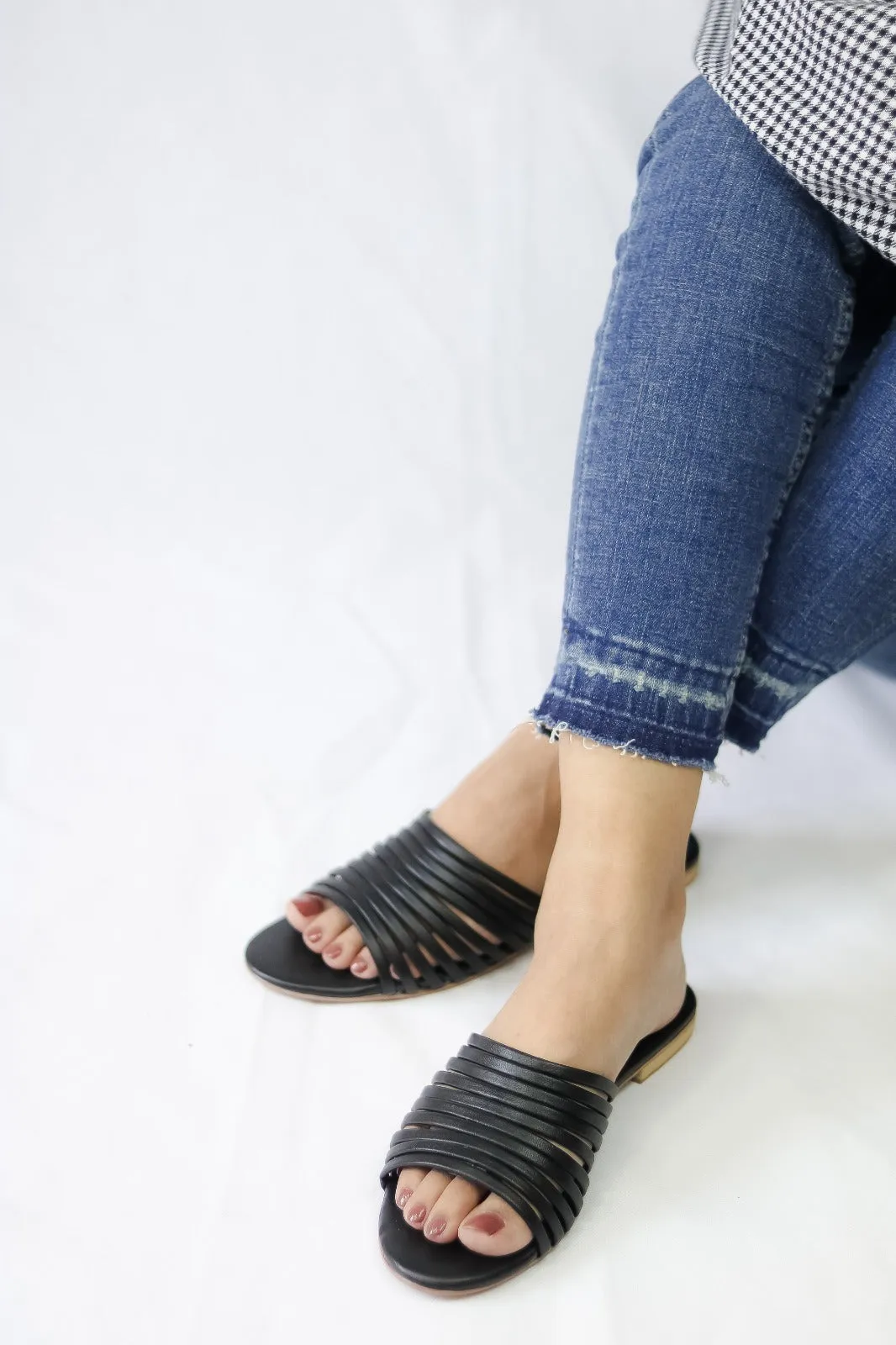 Nora Slides - Black