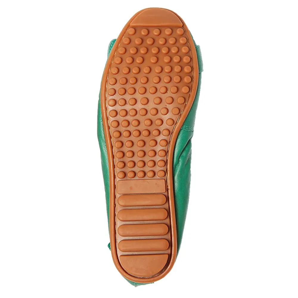 Pentagon Flat in Green Leather