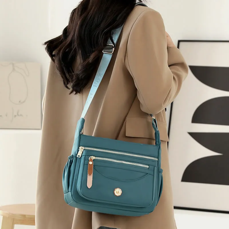 Women Minimalist Nylon Bag Solid Color Water Resistant Crossbody Daypack